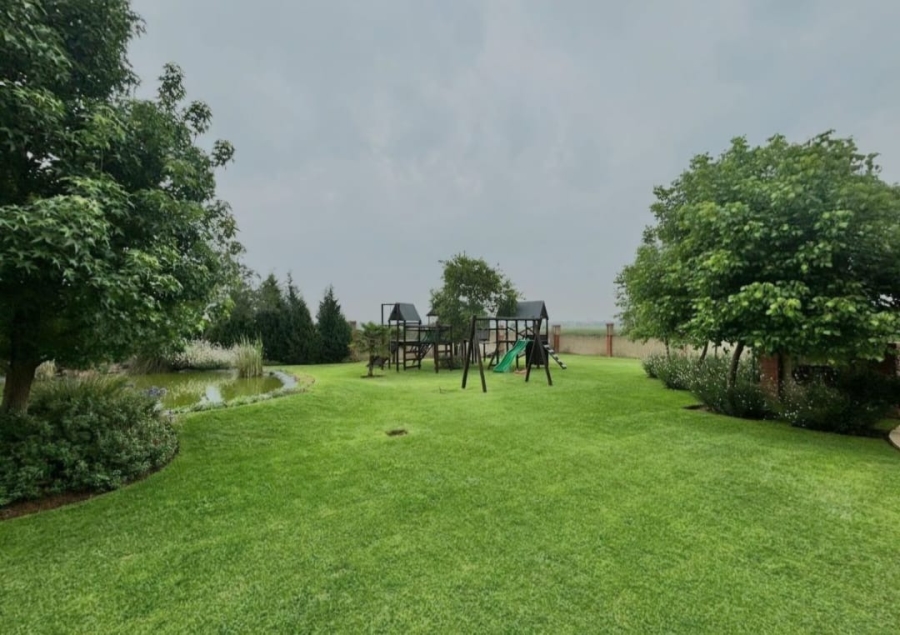 5 Bedroom Property for Sale in Grimbeeck Park North West